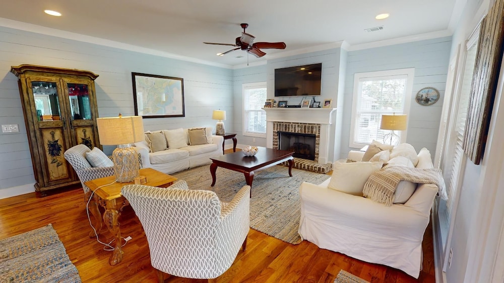 1313 6th Avenue - Rest A Shore