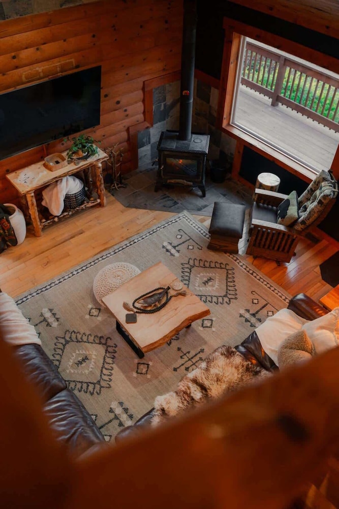 Cozy Cabin With Hot Tub - Near all in Hocking Hills