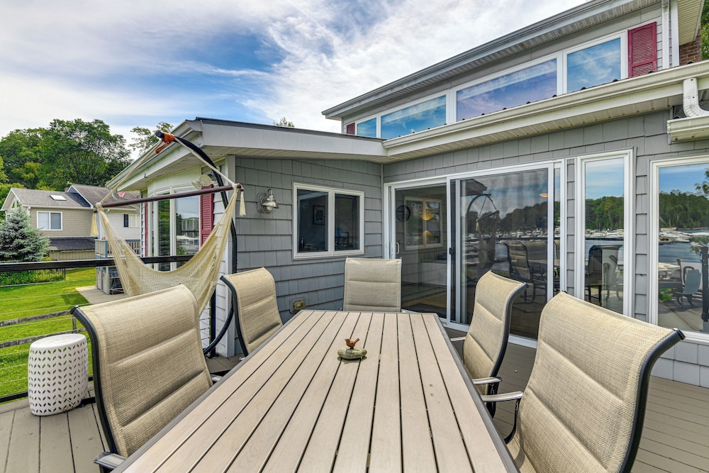 Waterfront Getaway: Lake Champlain Family Retreat!