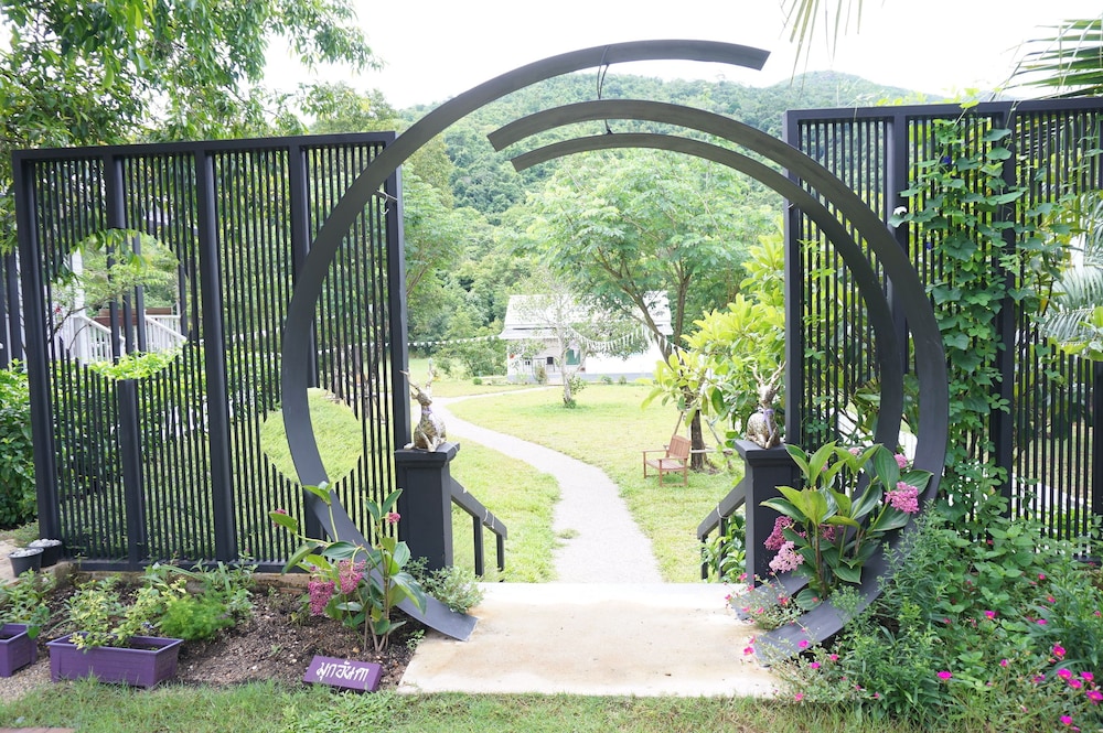 The White Village Ranong Resort