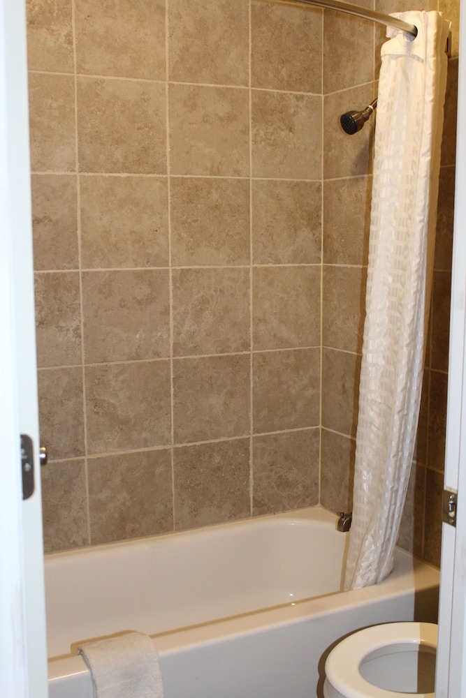 Rolla Vacations - Regency Inn - Property Image 3