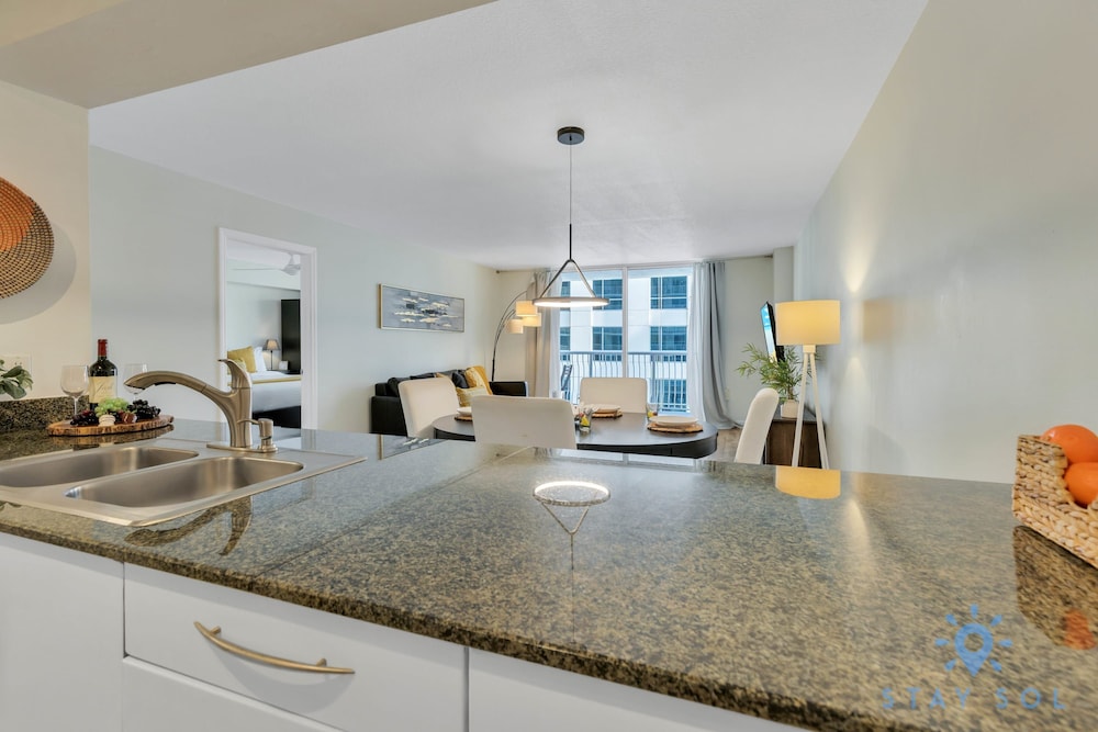 Modern 1-br Condo in Upscale Brickell Locale