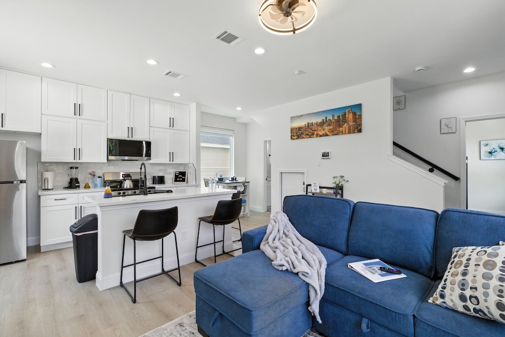 Houston Cozy Retreat 3br 3ba Downtown Views 3 Bedroom Duplex
