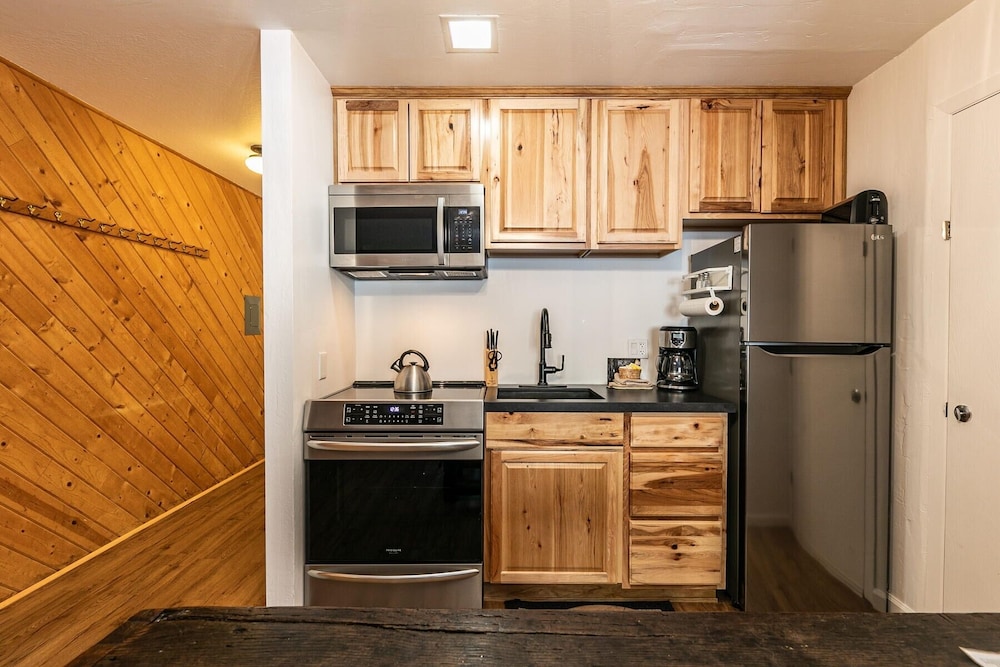 112 Bldg B 1 Bedroom Condo