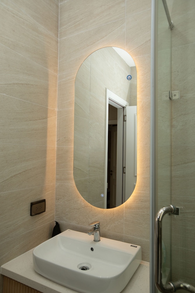 Solar LuxStay Villa - Long Beach