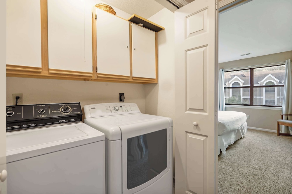 Fairway Retreat for 6 – Walk-in and Pet Friendly