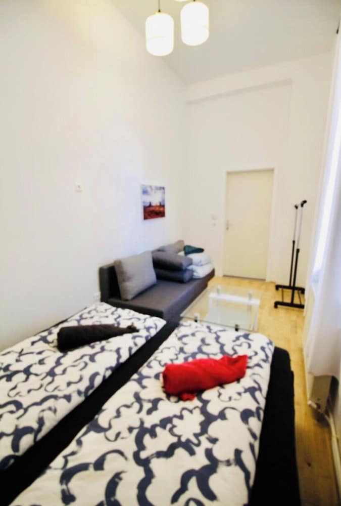 Cozy 3BR Apartment Near Augarten Park