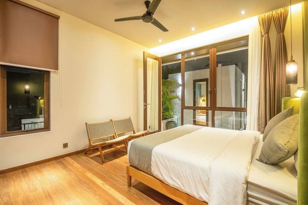 Modern 3BR Villa Enclosed Living