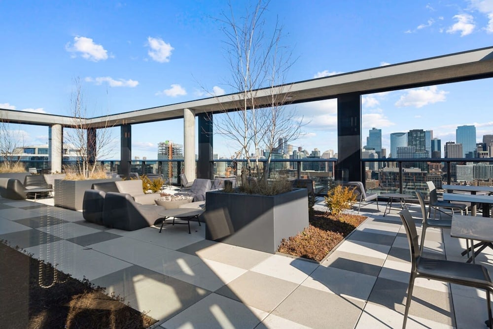 Cloud9 2x1 Apartments Fulton Market The Pop