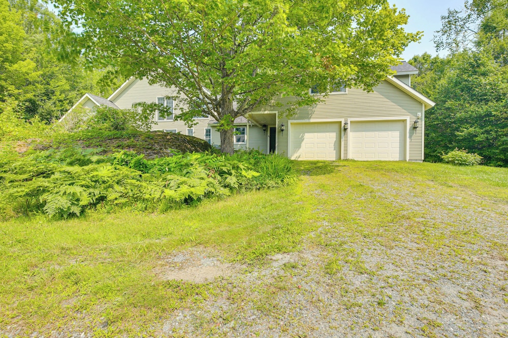 Rural Retreat 3 Mi to Morrisville & Rail Trail!