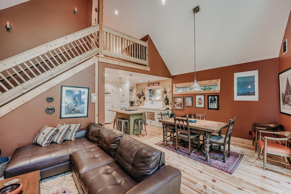Mt Baker Lodging Cabin 79 - Sleeps 8 view 3