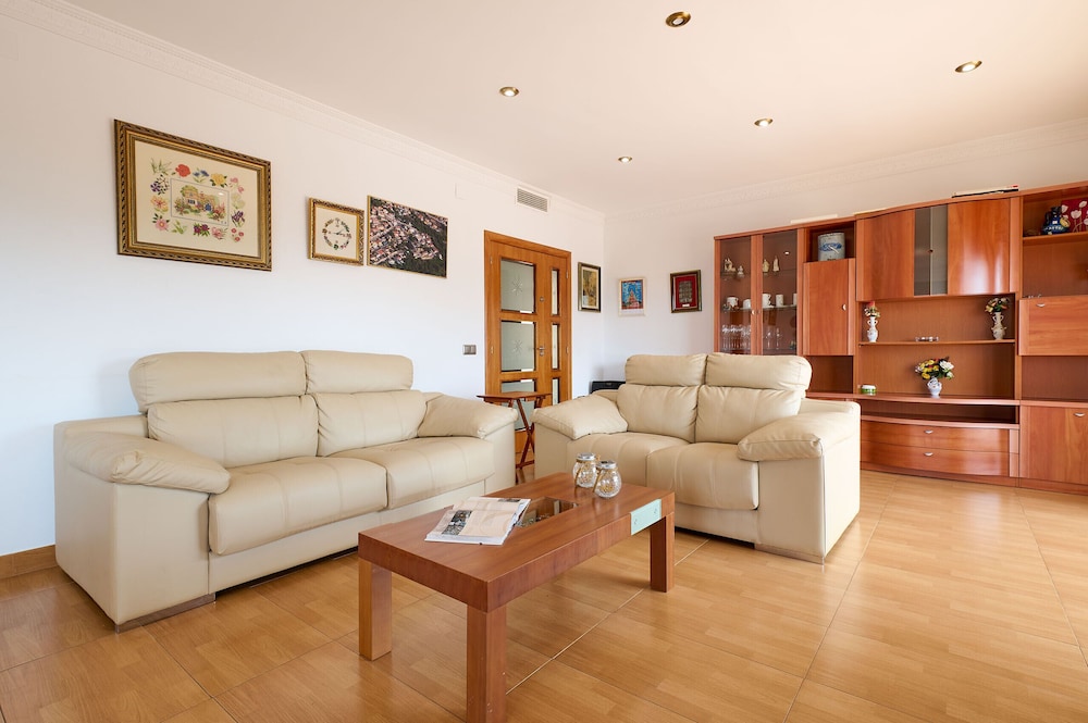 Marina in Blanes With 6 Bedrooms and 4 Bathrooms