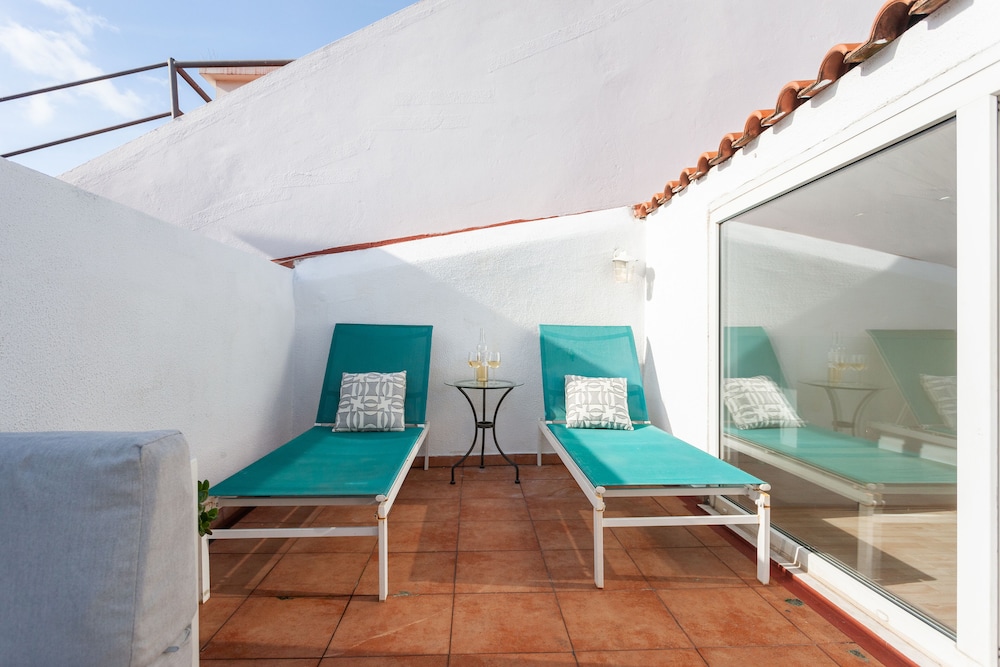 Liberty Penthouse Three-Bedroom Apartment - by LU Holidays
