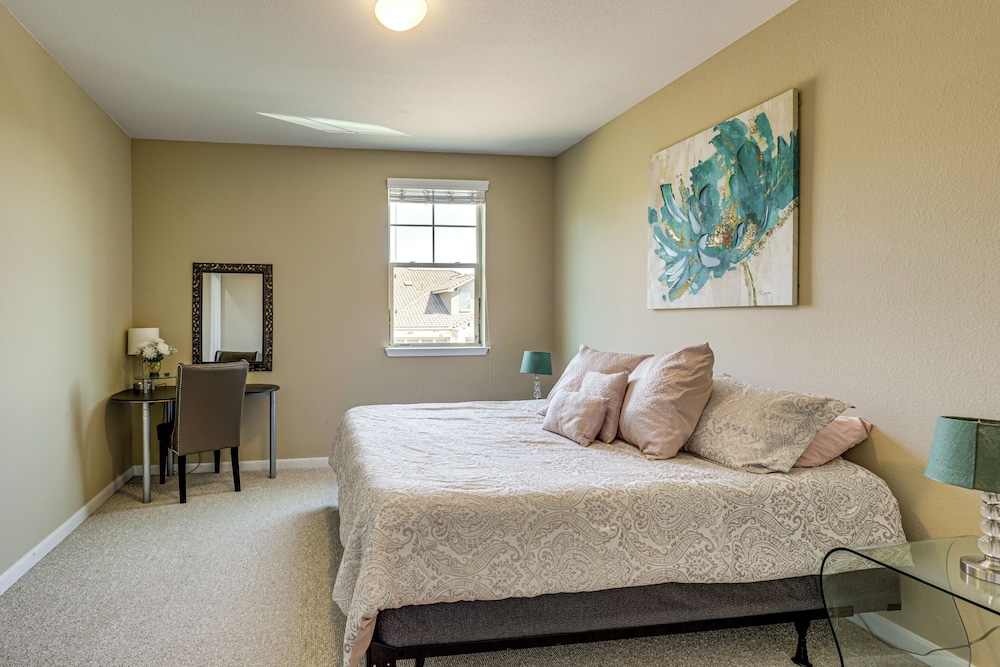 5 Mi to Lake Travis: Pet-friendly Home w/ Yard!