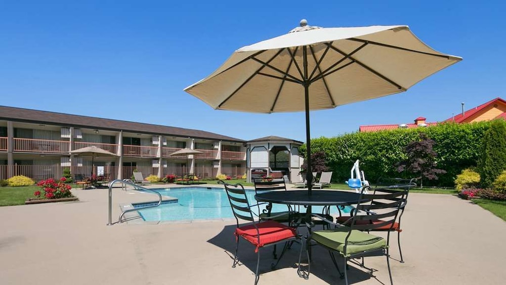 Clarion Pointe Mount Vernon - Burlington