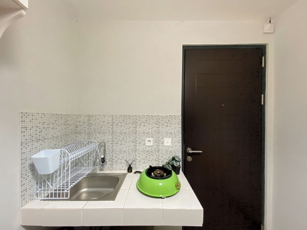 Minimalist And Cozy 1BR at Royal Heights Apartment