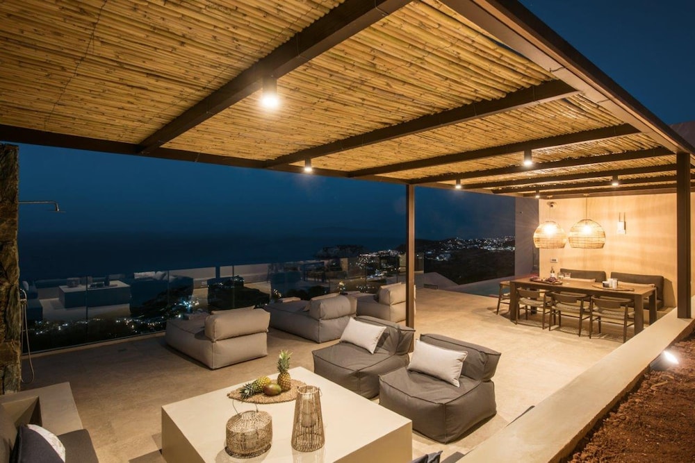 Villa Ouranos - Where the World Unfolds Before you