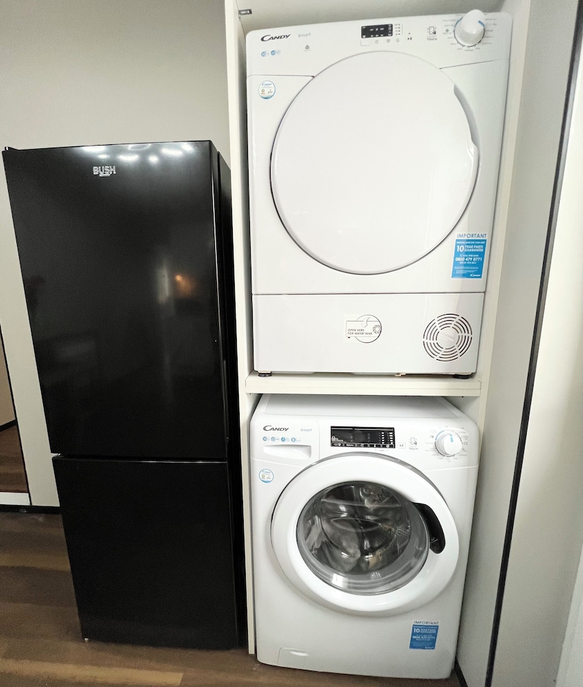 OYO Welsh Holiday Accommodation - Modern Stay