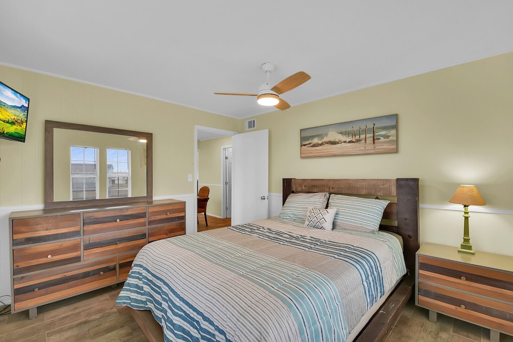 Wraparound Beach-view Deck: Jamaica Beach Home view 3