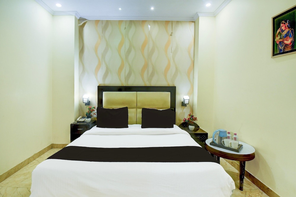 Luxury Stays With Pool Near Akshardham Temple