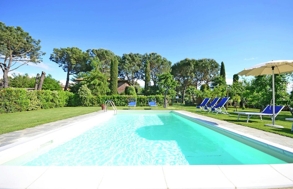 Villa in Tuscany With Pool Near Cortona