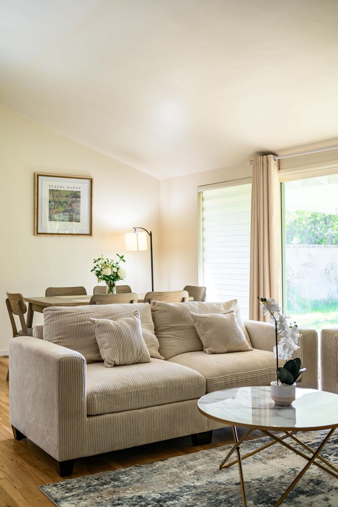 Perfect Family Home With Fireplace Spacious Yard