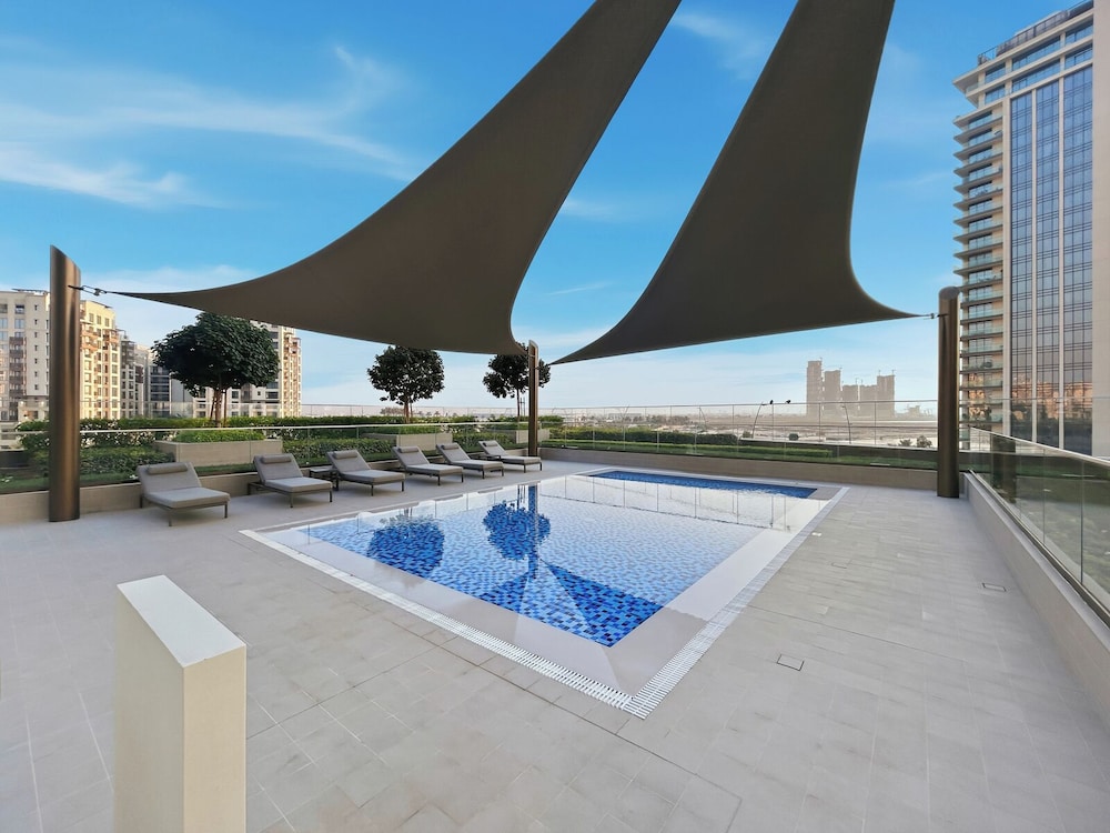 Serene 1BR Escape with Burj Khalifa View