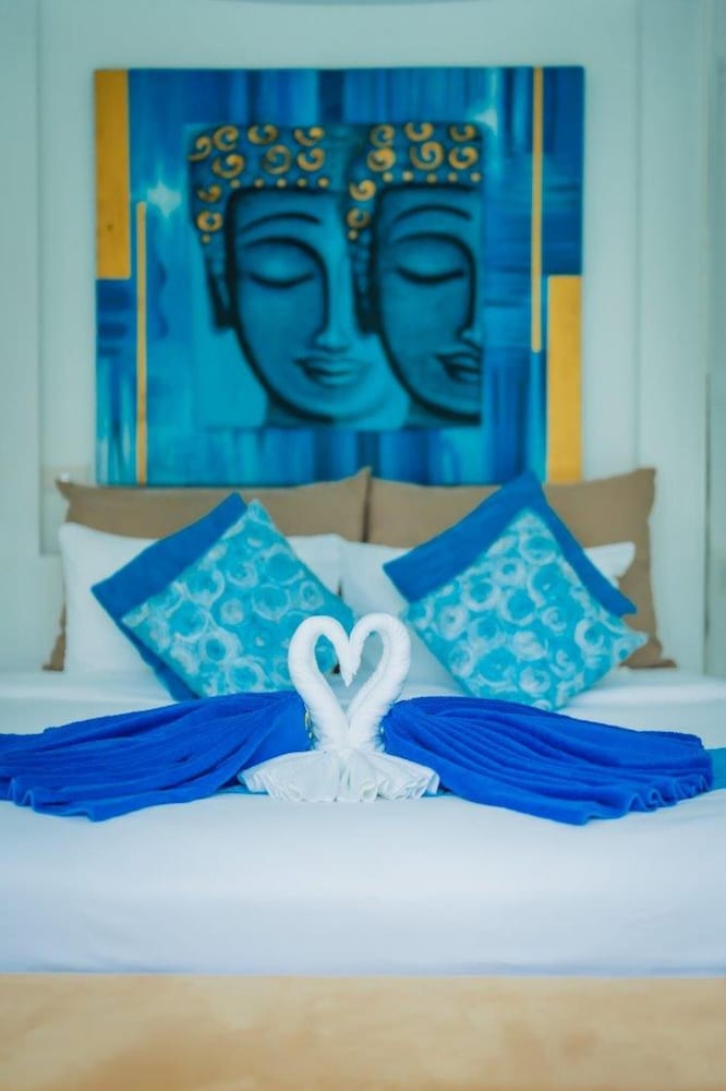 Bed & Sleeping Area