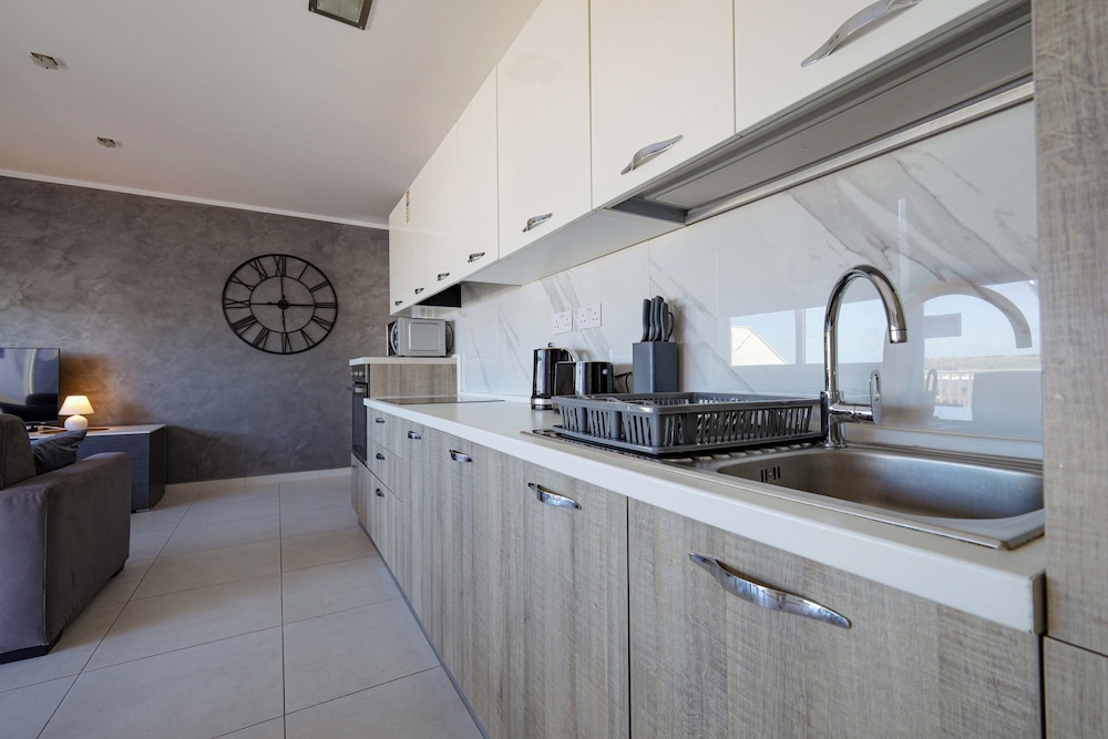 Serene 2BR Penthouse - Sea View Terrace