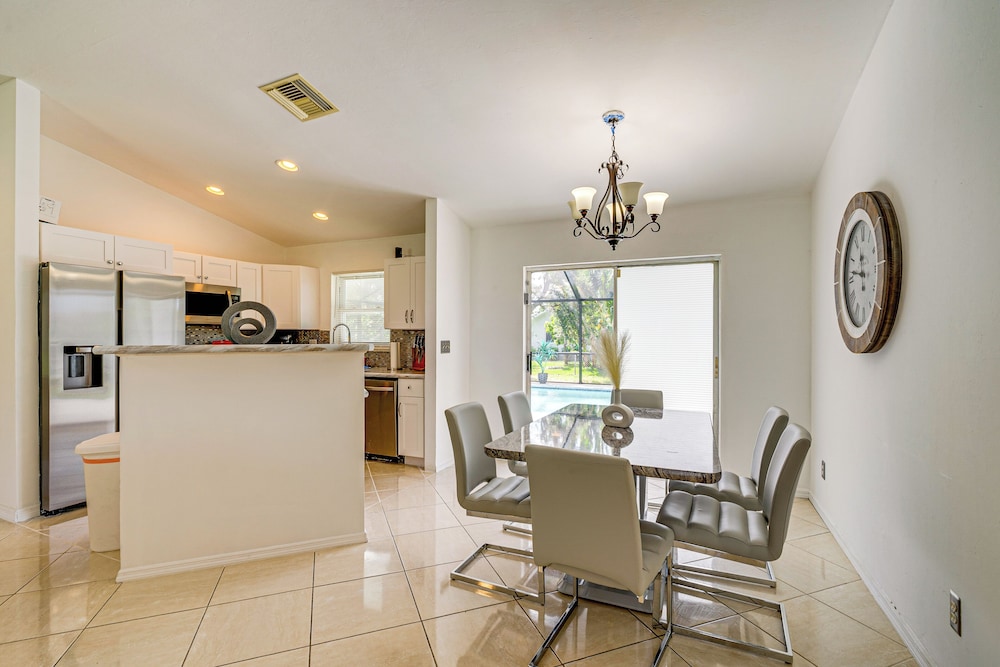 Quiet Neighborhood! Poolside Oasis in Cape Coral
