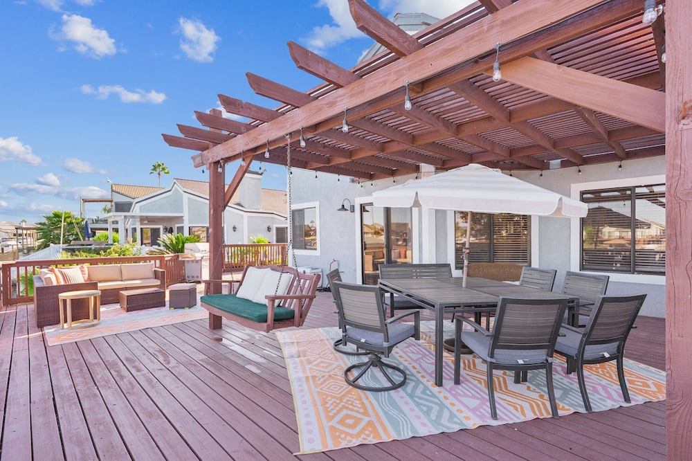Waterfront Escape With Private Dock 3 Bedroom Home