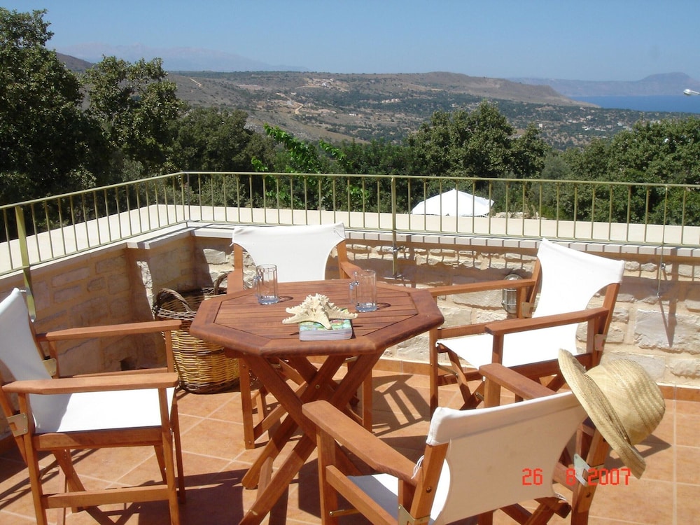 Villa in Prines With White Mountains View