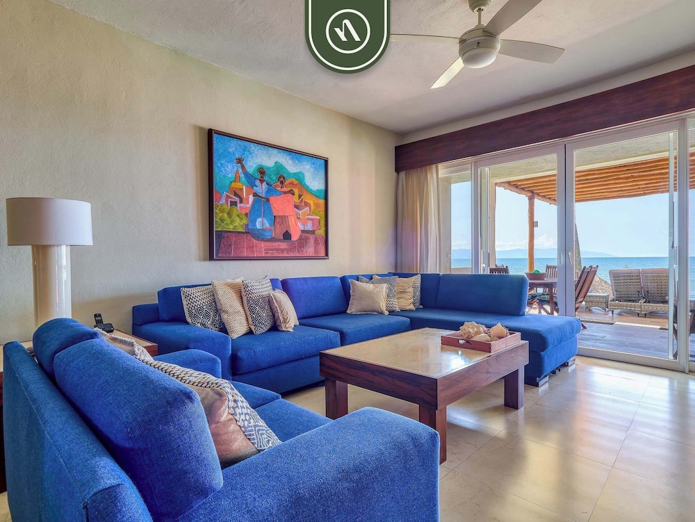 Oceanview 4 BR Condo - Pool - Beach - Terrace