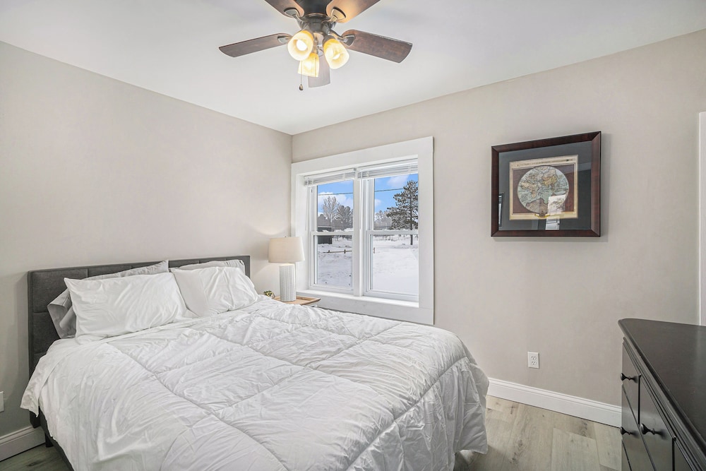 8BR Lodge w/ Bowling Alley, Near Lakes & Trails