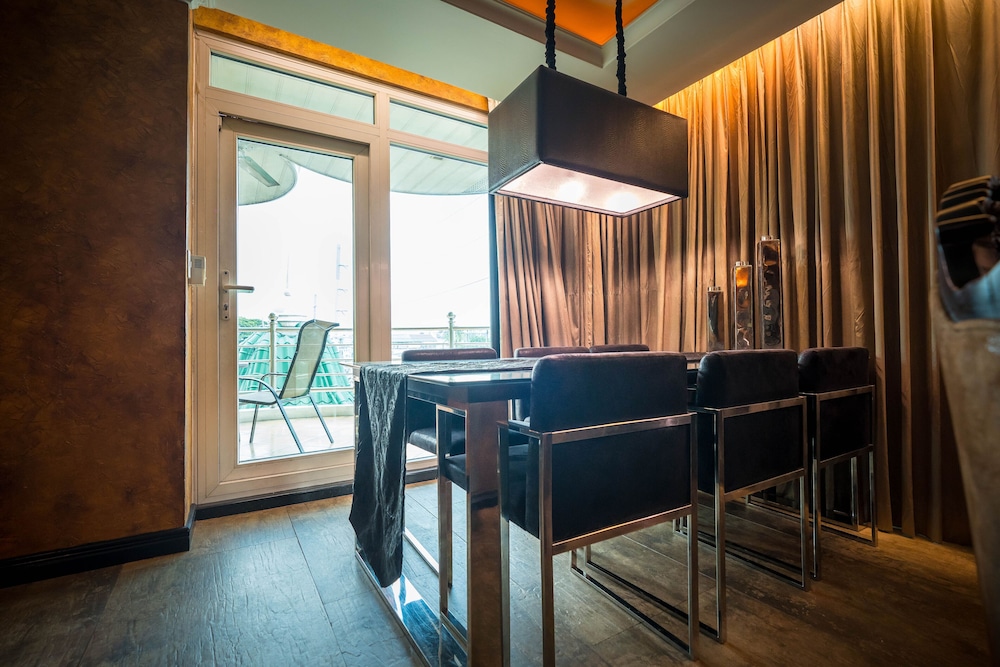 Fields Plaza Hotel