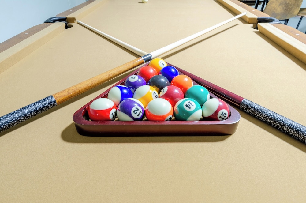 6-Bed Artistic Home with Game room