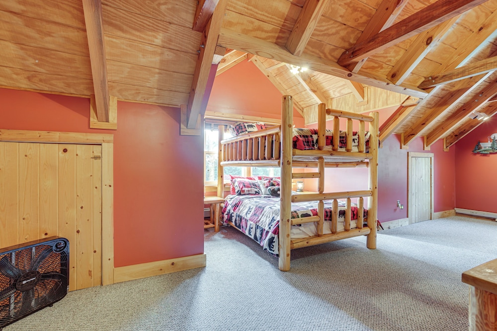 Hot Tub & Game Room: Deep Creek Winter Getaway