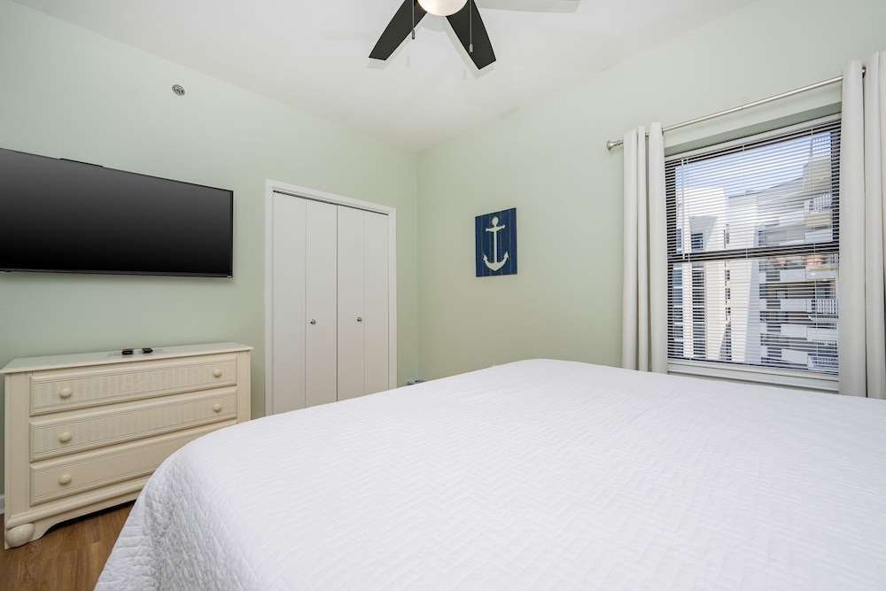 Phoenix Vi 61115 3 Bedroom Condo