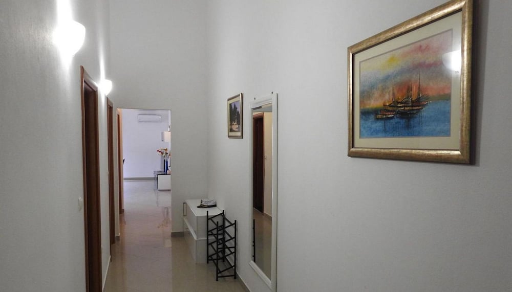 Expansive Ciovo Apartment With Sea-views, Balcony and Outdoor Dining