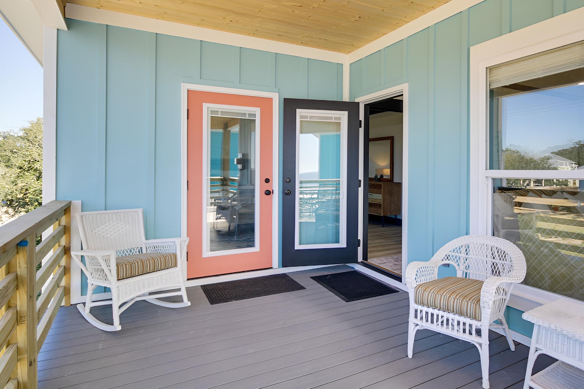 Long Beach House w/ Charcoal Grill: Steps to Shore view 4