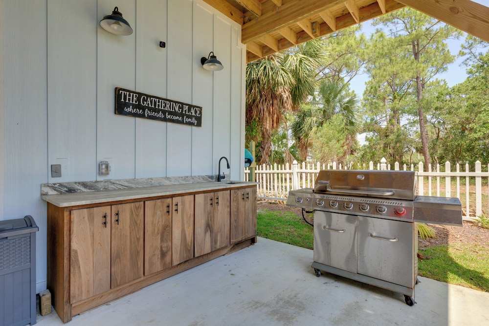Luxe Family Condo w/ Gulf View in Dauphin Island!