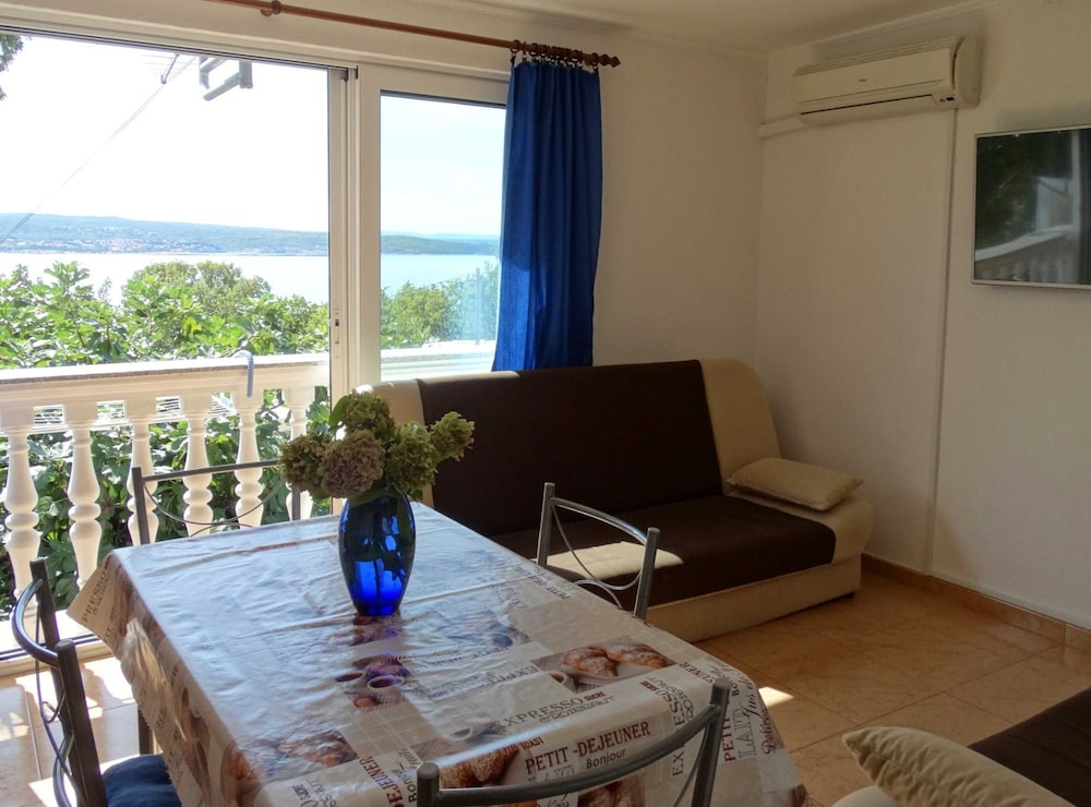 Warm and Welcoming Apartments With Sea View