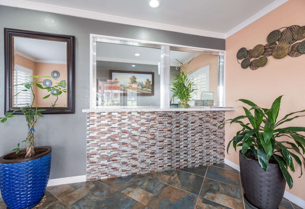 Modesto Vacations - Rodeway Inn - Property Image 21
