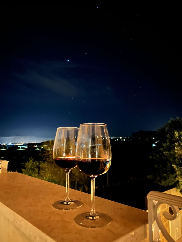 Hotel The Carob Tree B&B - Image 1