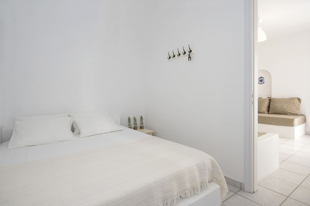 Cleopatra Seaside Homes Paros