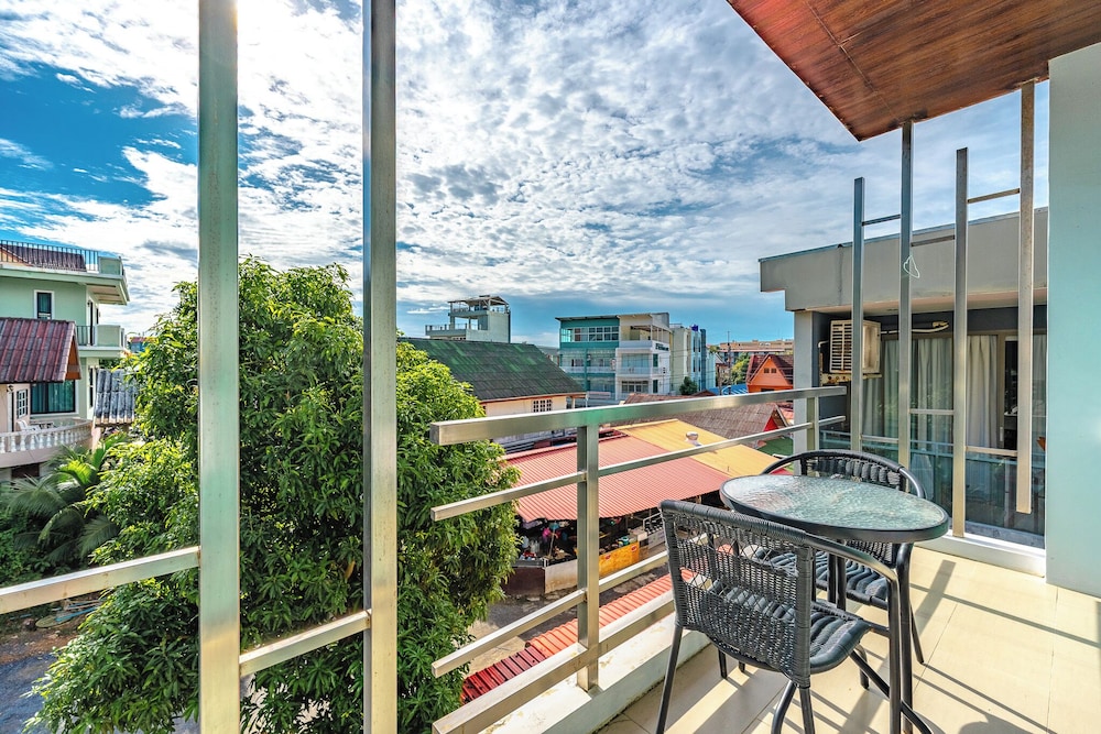 4BR Poolside 500m from Kata Beach V220