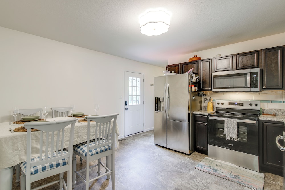 Commuter-friendly Home: 3 Mi to Dtwn Knoxville!