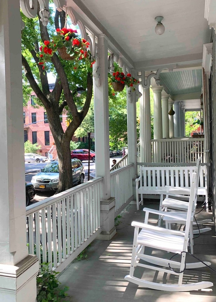 Adelphi I 3BR Ft Greene w Backyard Patio Porch