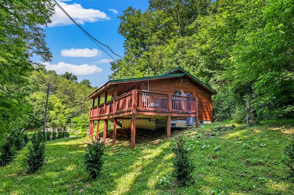 Smoky Mountains Honeymoon Cabin Dog Friendly