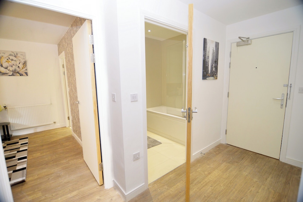 London Chic 2-bed Apartment With Stunning Views